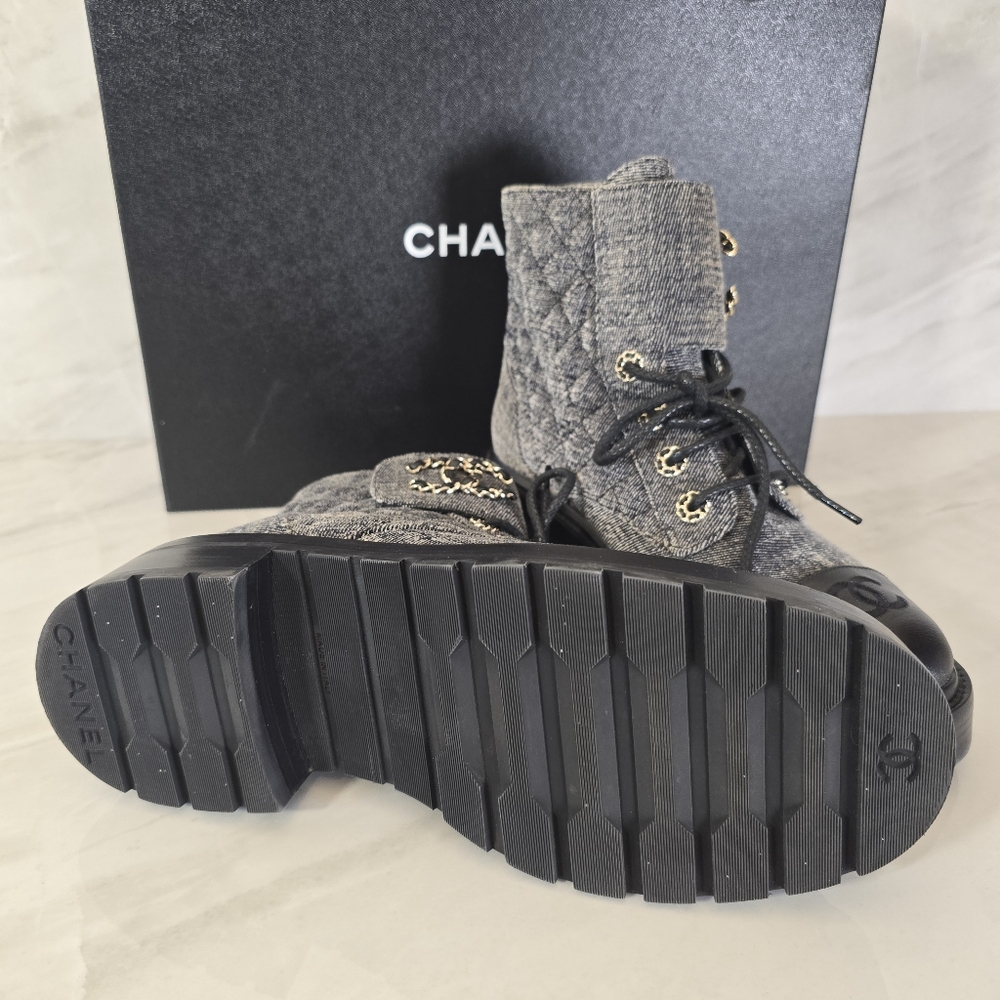 🔥RARE🔥 Chanel CC Velvet Boots - Picture 10 of 13
